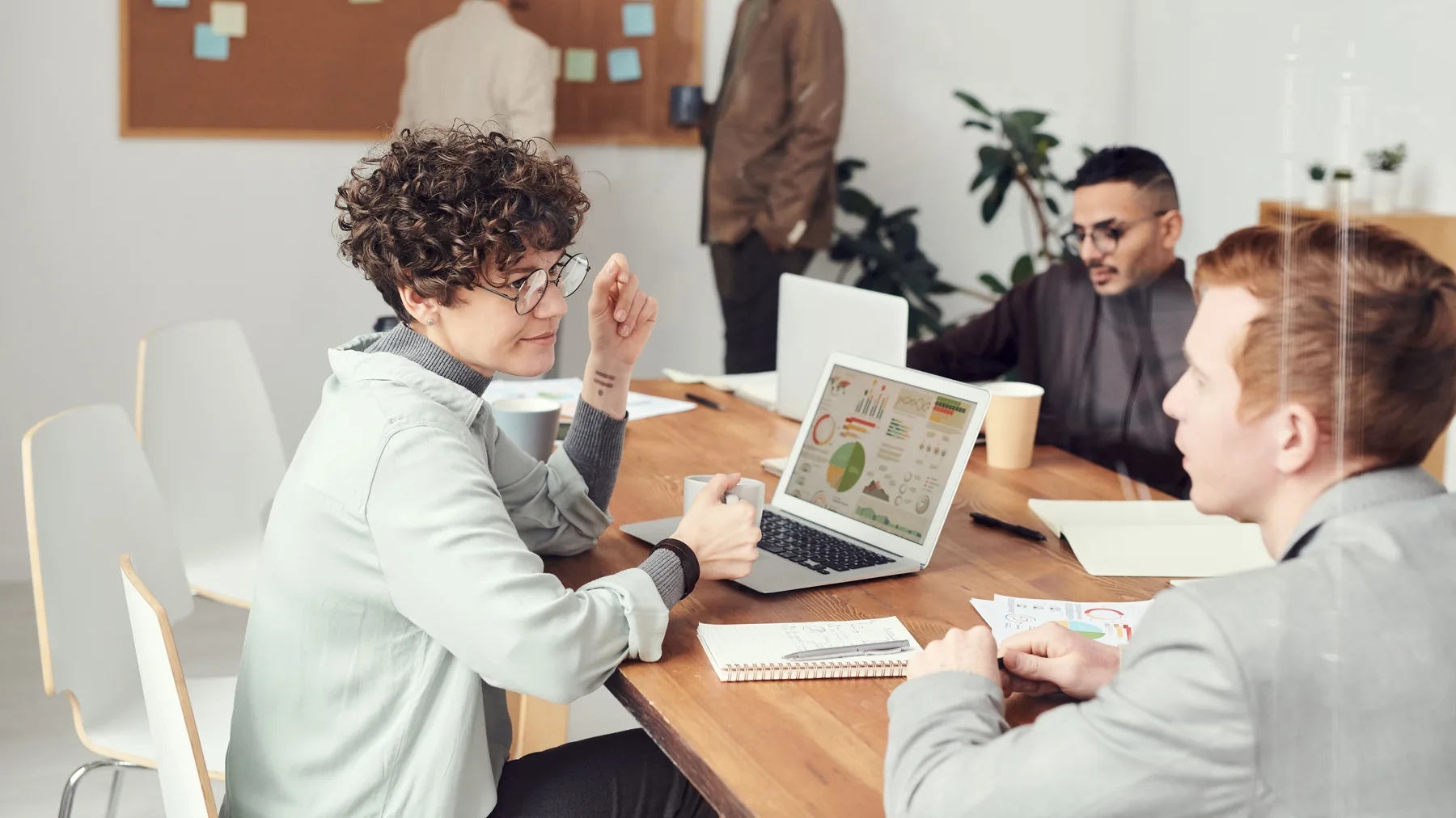 Monthly financial review with startup founders around the numbers